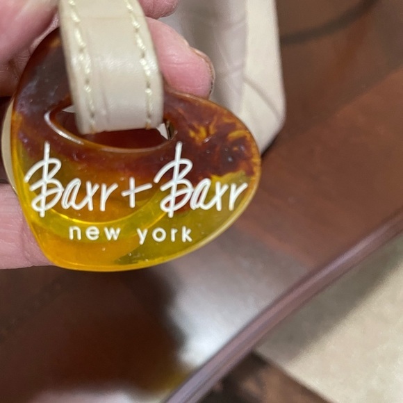 Barr Barr New York women’s champion/Cream Crocodile Embossed Handbag - Picture 5 of 10